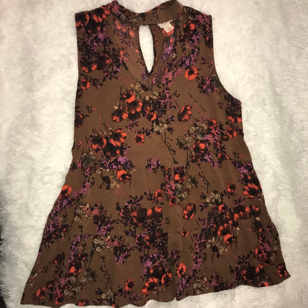 Patterned blouse with neck strap